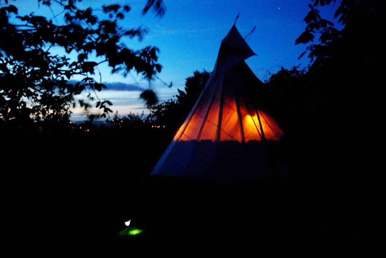 Tente de luxe Larkhill Tipis And Yurts Carmarthen